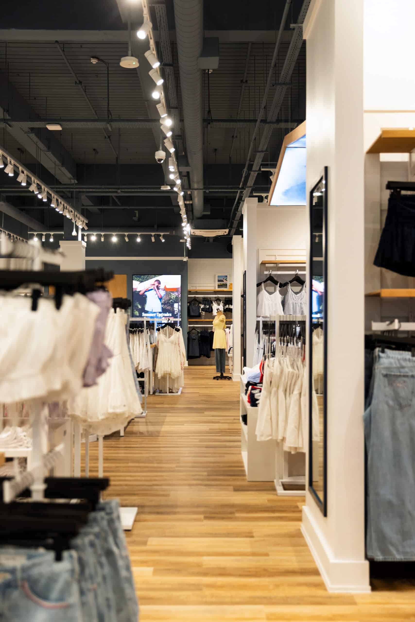 Hollister & Co — 4